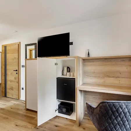 Appartamento Apartmaji Kunej Pod Gradom With Sauna Podsreda