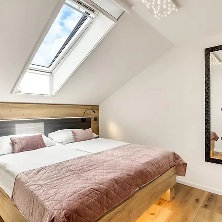 Apartmaji Kunej Pod Gradom With Sauna 아파트