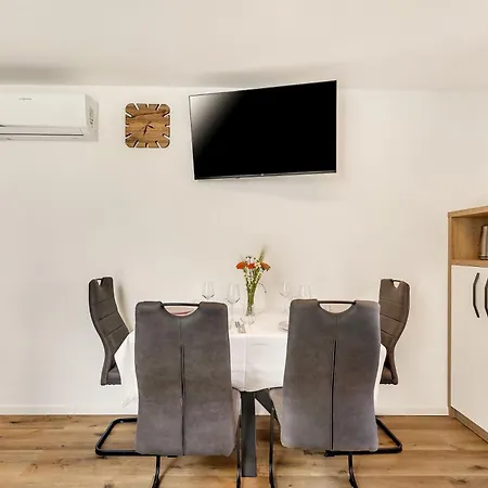 Apartmaji Kunej Pod Gradom With Sauna *