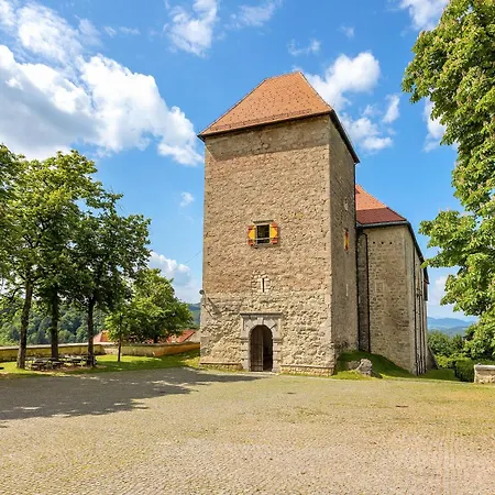 Appartamento Apartmaji Kunej Pod Gradom With Sauna Podsreda