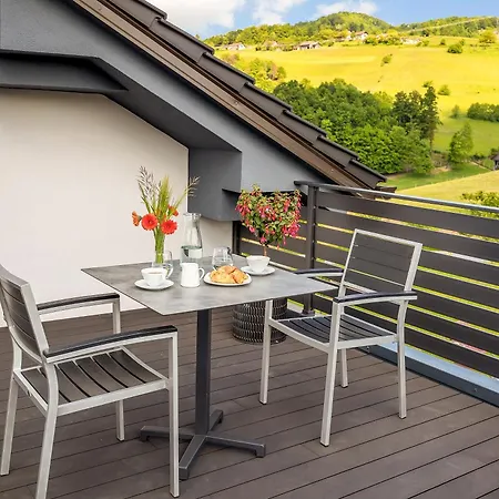 Appartamento Apartmaji Kunej Pod Gradom With Sauna Podsreda