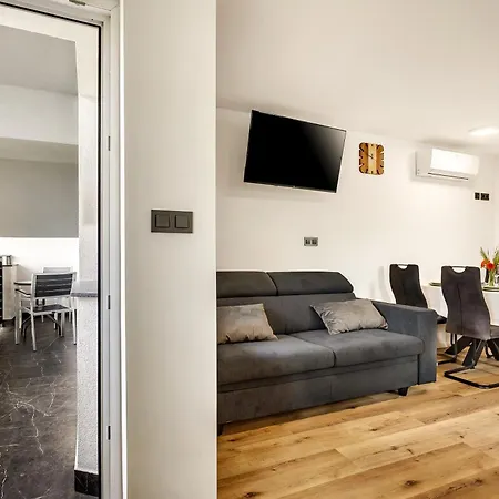 Apartment Apartmaji Kunej Pod Gradom With Sauna Podsreda