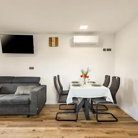 Apartmaji Kunej Pod Gradom With Sauna Appartamento *