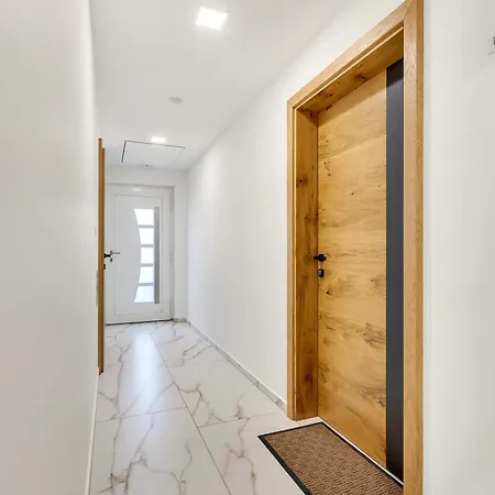 Апартаменты Apartmaji Kunej Pod Gradom With Sauna