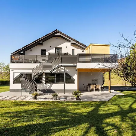 Apartmaji Kunej Pod Gradom With Sauna Appartamento Podsreda