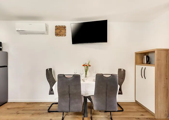 Apartmaji Kunej Pod Gradom With Sauna *