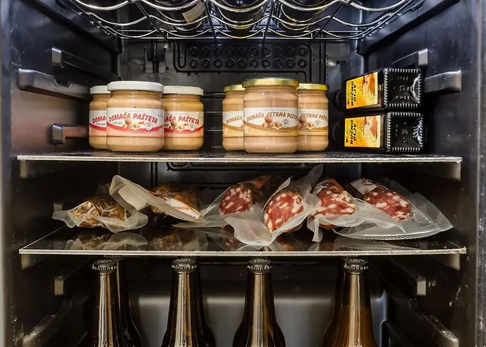 Appartement Apartmaji Kunej Pod Gradom With Sauna Podsreda